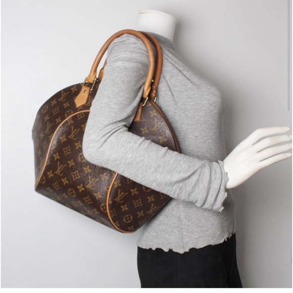 Louis Vuitton Handbags - P. Castrillon